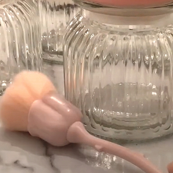 Beauty Bundle 2 Glass Containers w/ 💗 Lid, 🌹Stem Makeup Brush💗Beauty Blenders - Picture 6 of 16